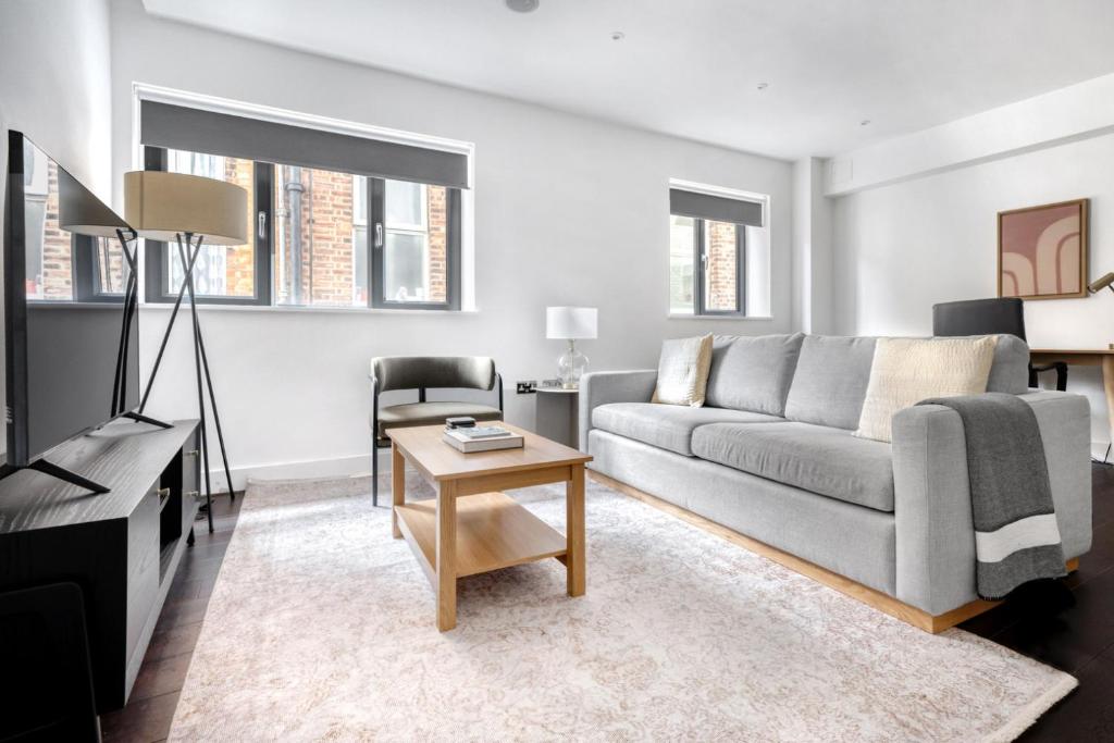 Blueground Fulham open plan 5 mins nr Tube LON146, London