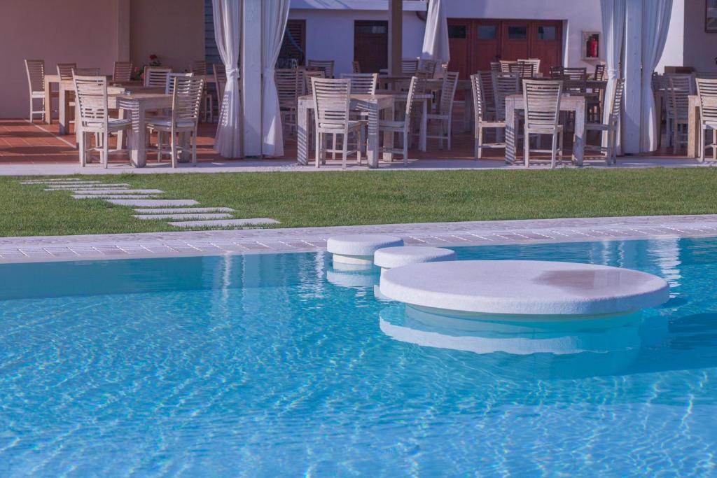 Bazén v ubytování Hotel Golden Gate nebo v jeho okolí