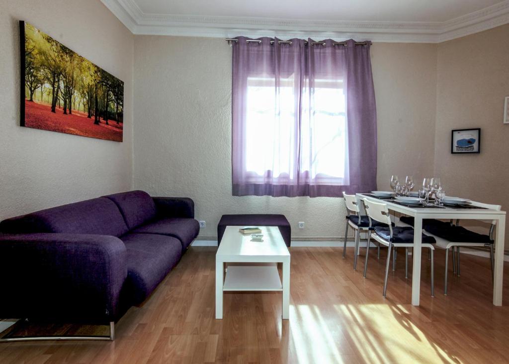 Classbedroom Barcelona Sagrera Apartment - Three-Bedroom Apartment