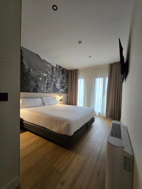 Postel nebo postele na pokoji v ubytování Hotel Llivia