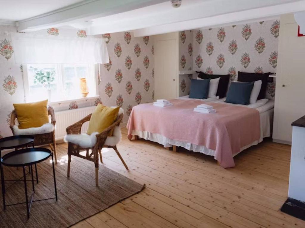 Postel nebo postele na pokoji v ubytování STF Gysinge Wärdshus & Hotell