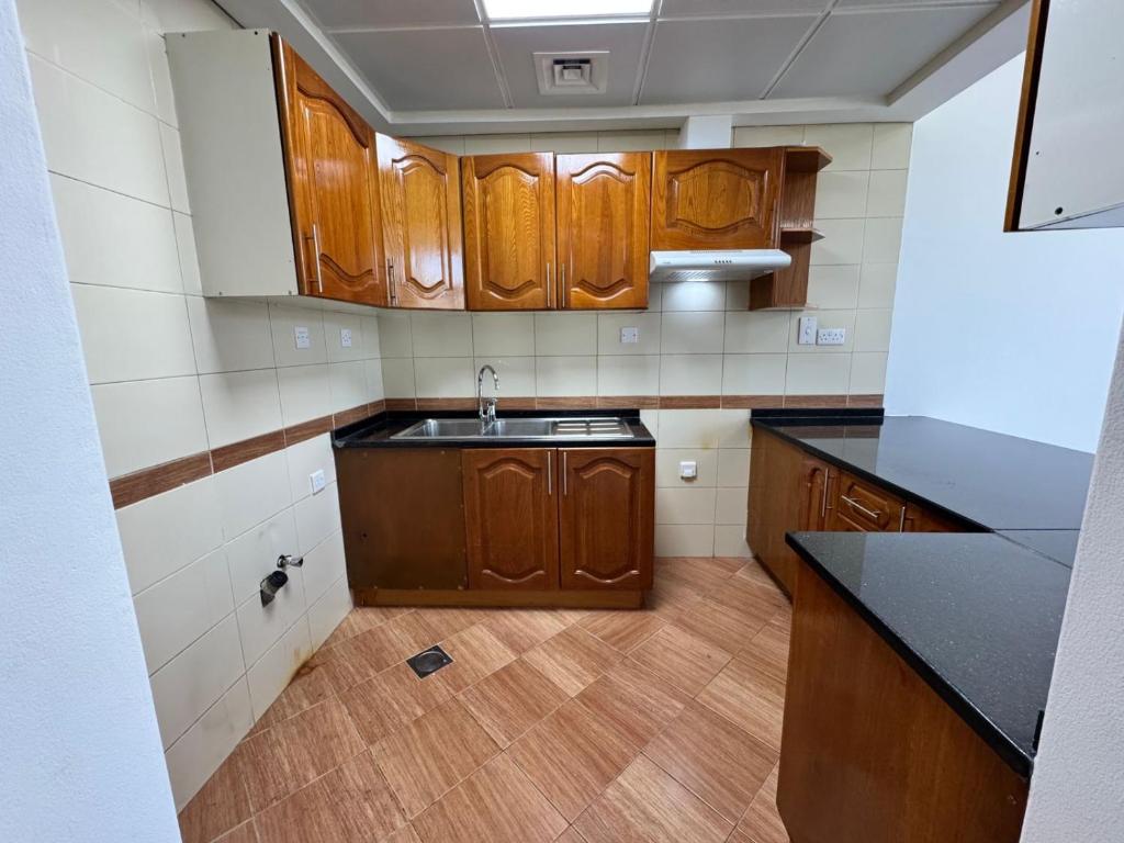 Lavish Room with family environment - Housity