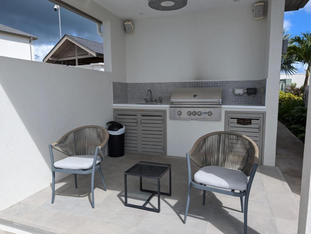 Kuchyň nebo kuchyňský kout v ubytování Amethyst Ocean View Condo