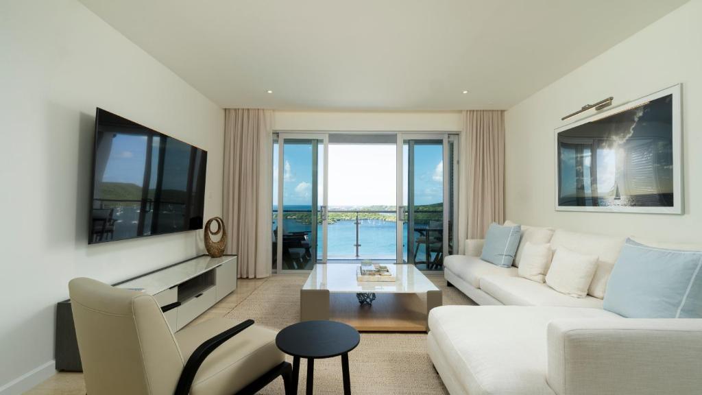 TV a/nebo společenská místnost v ubytování Amethyst Ocean View Condo