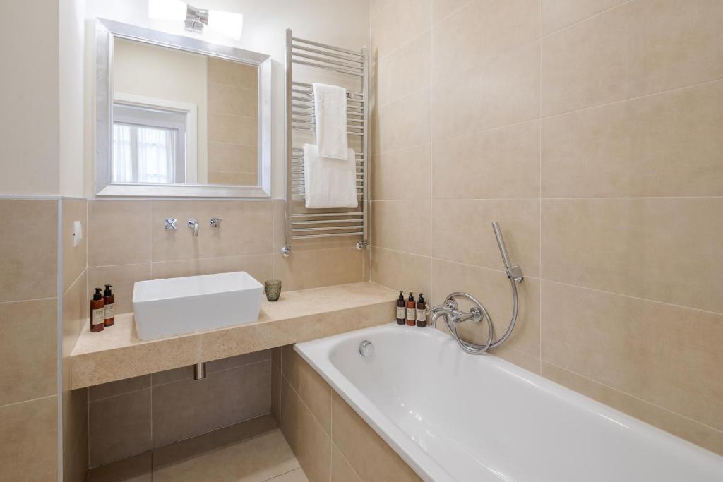 Donna Camilla Savelli - VRetreats - Resim 37