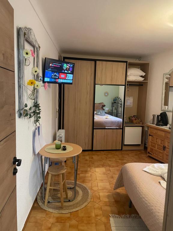TV a/nebo společenská místnost v ubytování Douce pause