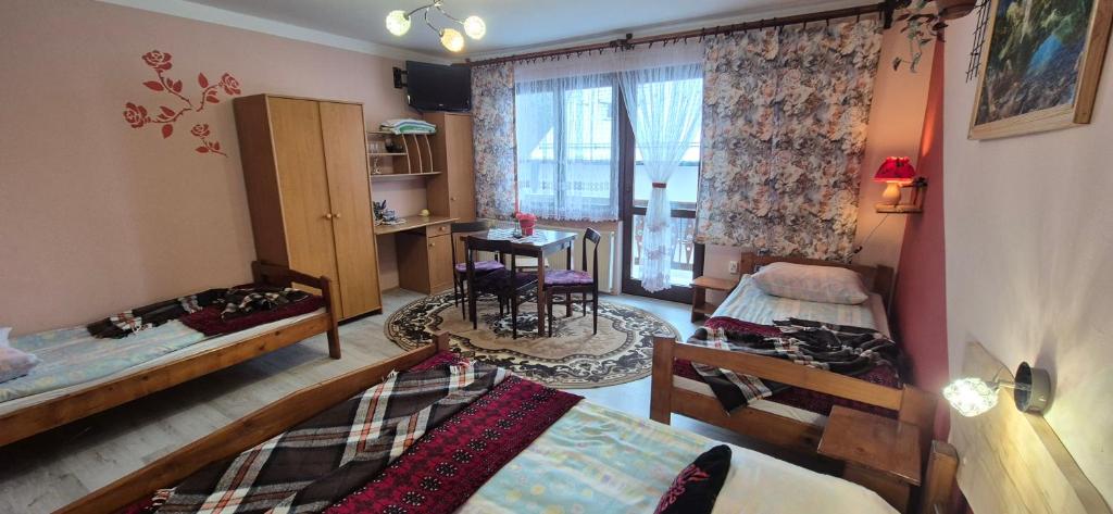 Gospodarstwo Agroturystyczne u Ani - Family Room With Mountain View