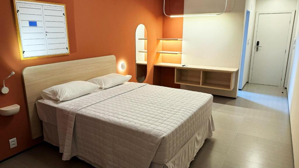 Postel nebo postele na pokoji v ubytování Hotel São Domingos