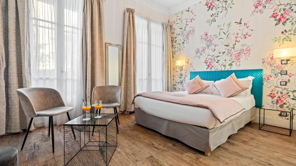 
Superior Double Room with City View
