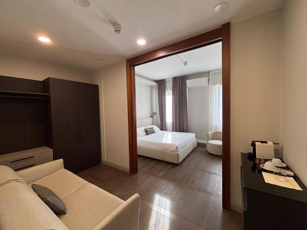 Postel nebo postele na pokoji v ubytování Hotel Carlton