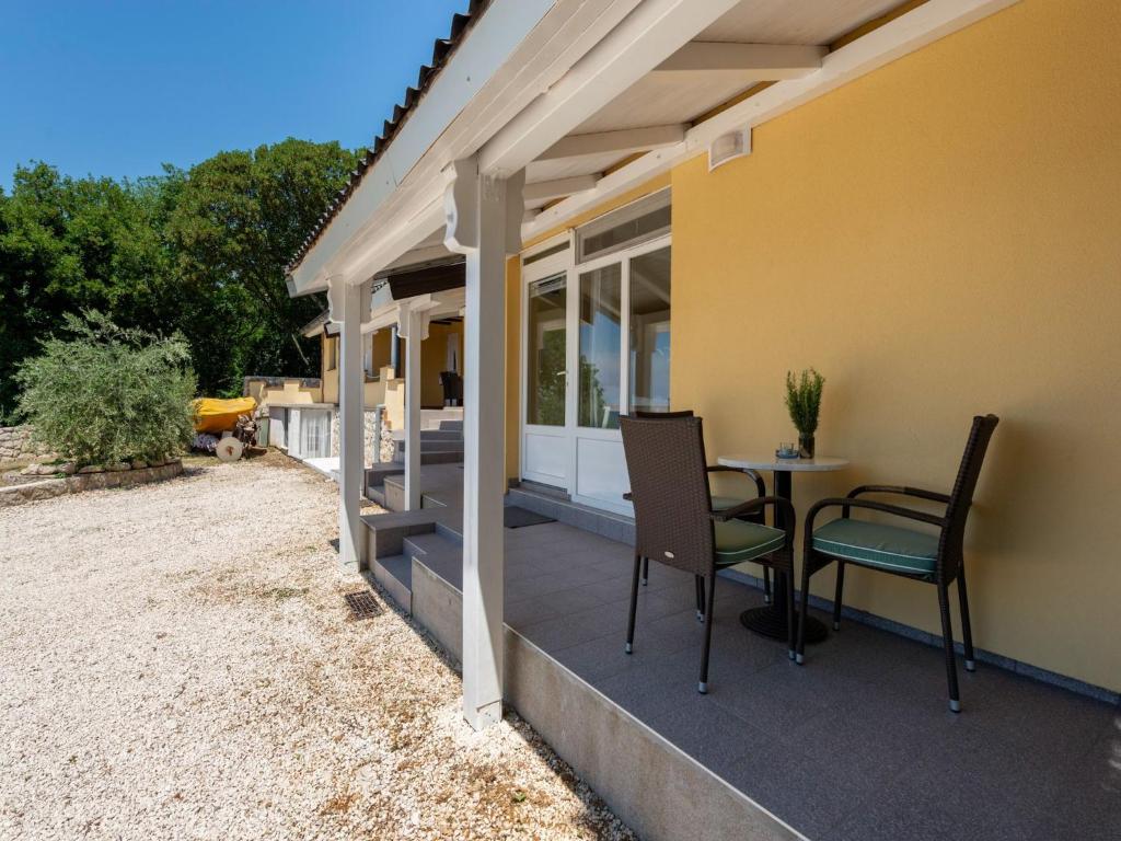 Zdjęcie z galerii obiektu Captivating Holiday Home in Tribanj near the Sea w mieście Tribanj-Krušćica
