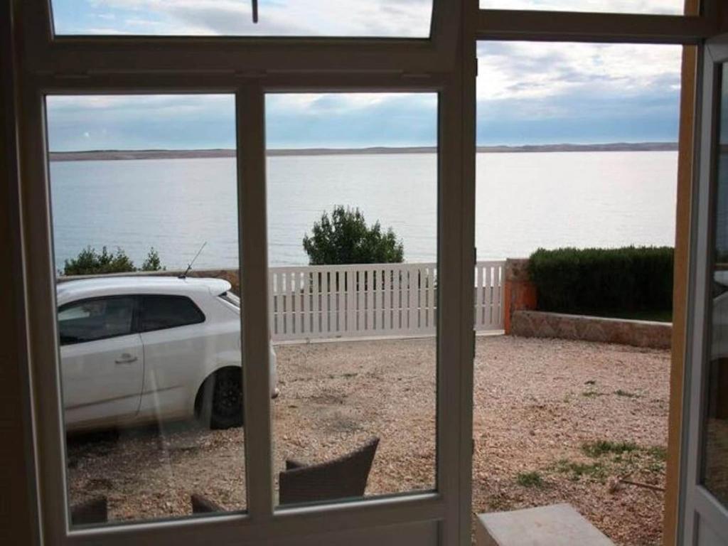 Zdjęcie z galerii obiektu Captivating Holiday Home in Tribanj near the Sea w mieście Tribanj-Krušćica