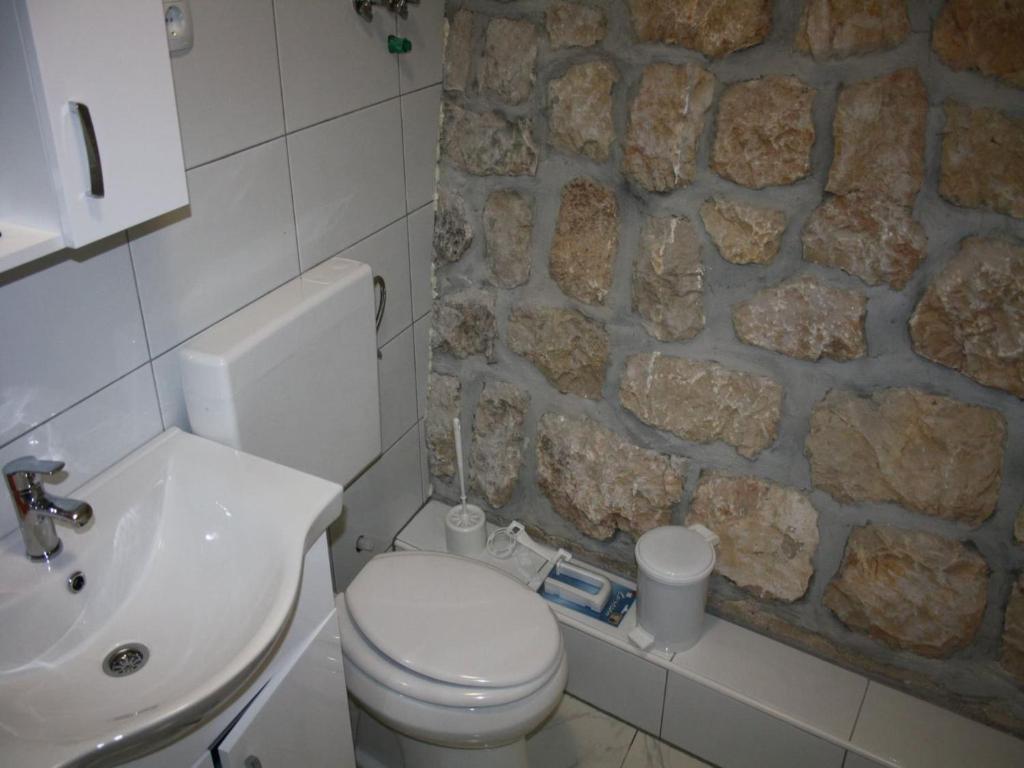 Zdjęcie z galerii obiektu Captivating Holiday Home in Tribanj near the Sea w mieście Tribanj-Krušćica