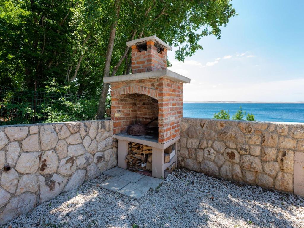 Zdjęcie z galerii obiektu Captivating Holiday Home in Tribanj near the Sea w mieście Tribanj-Krušćica