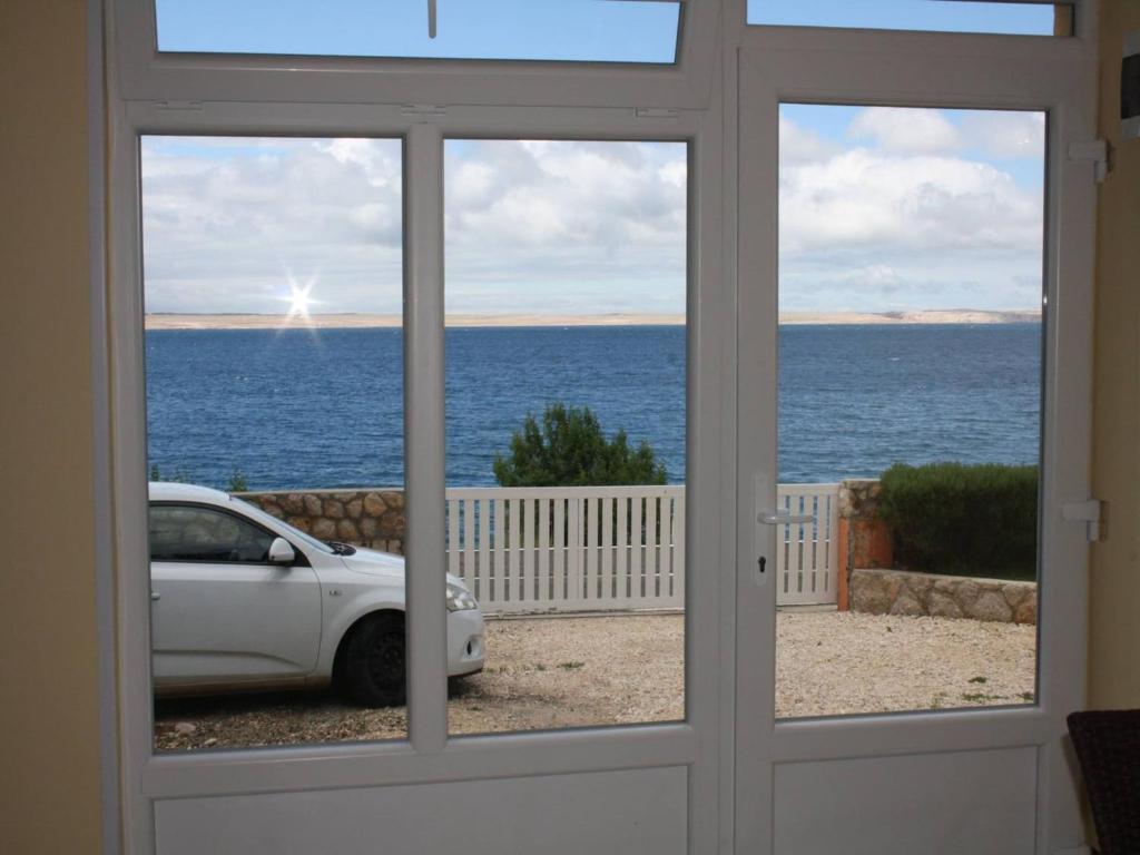 Zdjęcie z galerii obiektu Captivating Holiday Home in Tribanj near the Sea w mieście Tribanj-Krušćica