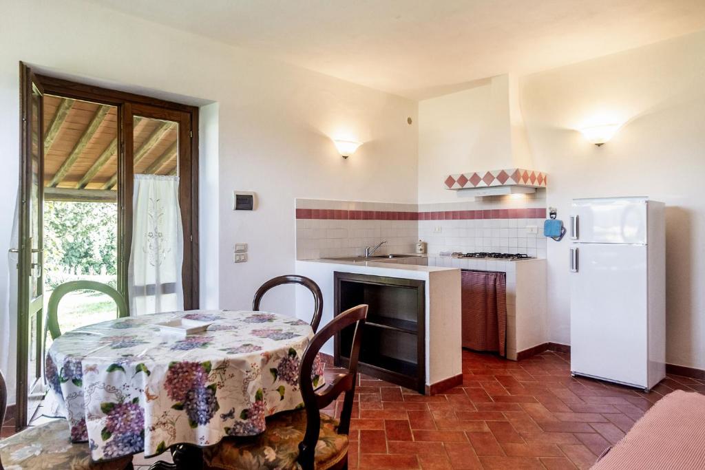 A kitchen or kitchenette at Country House Bel Giardino