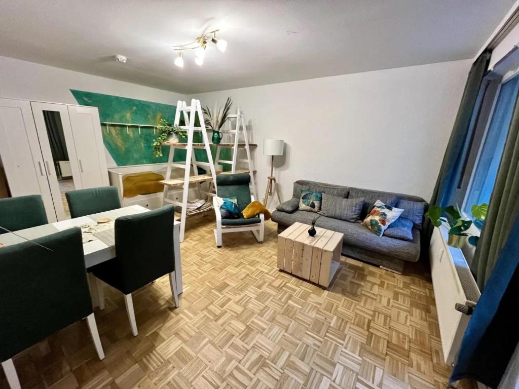 a living room with a couch and a table at Kleine Oase am Mittellandkanal in Hannover