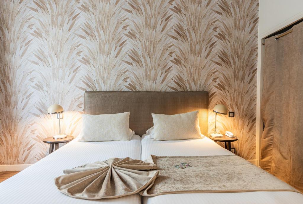 
Twin Room with City View
