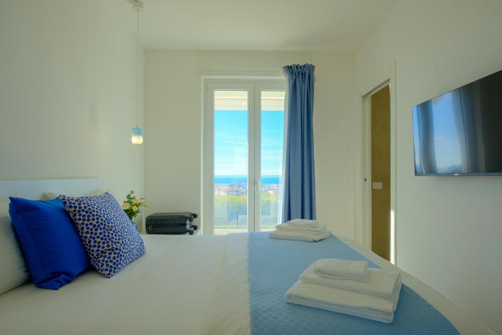 Ένα ή περισσότερα κρεβάτια σε δωμάτιο στο IRIS Rooms & Apartments