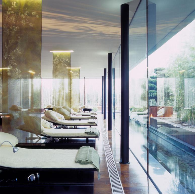 Bazén v ubytování The g Hotel & Spa nebo v jeho okolí