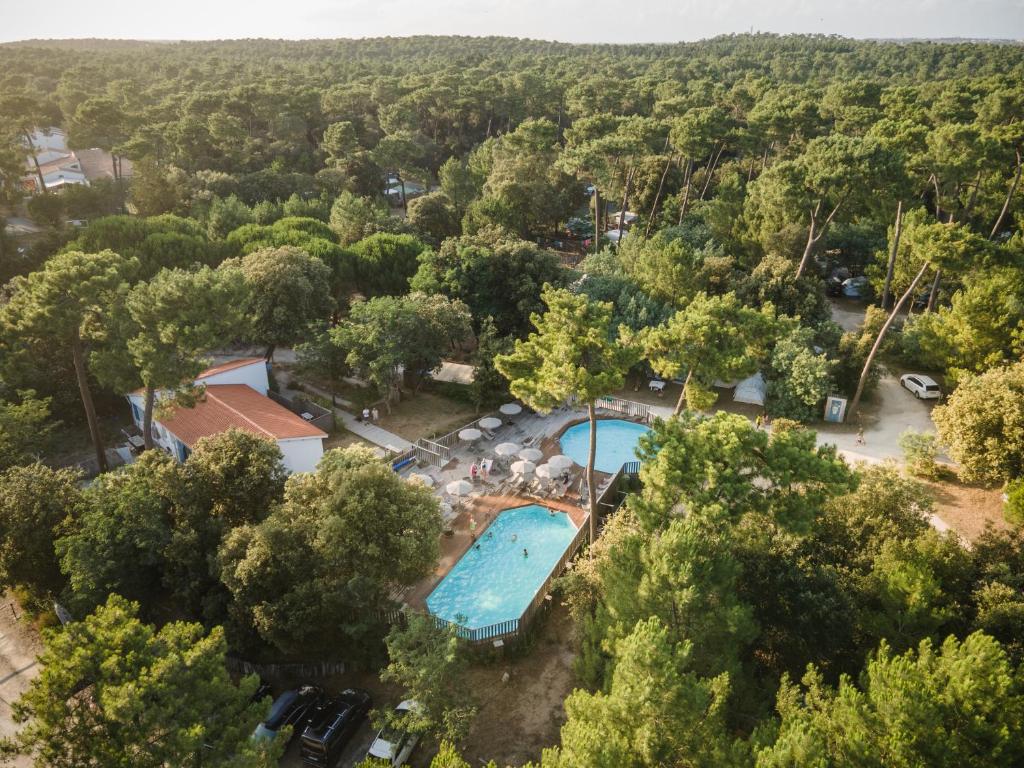 Bazén v ubytování Huttopia Oleron Les Pins nebo v jeho okolí