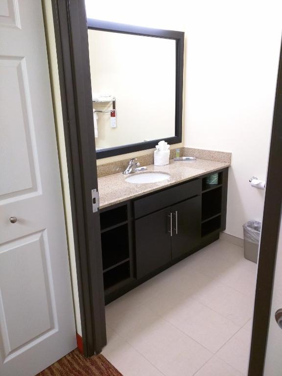 Koupelna v ubytování Hawthorn Suites Irving DFW South