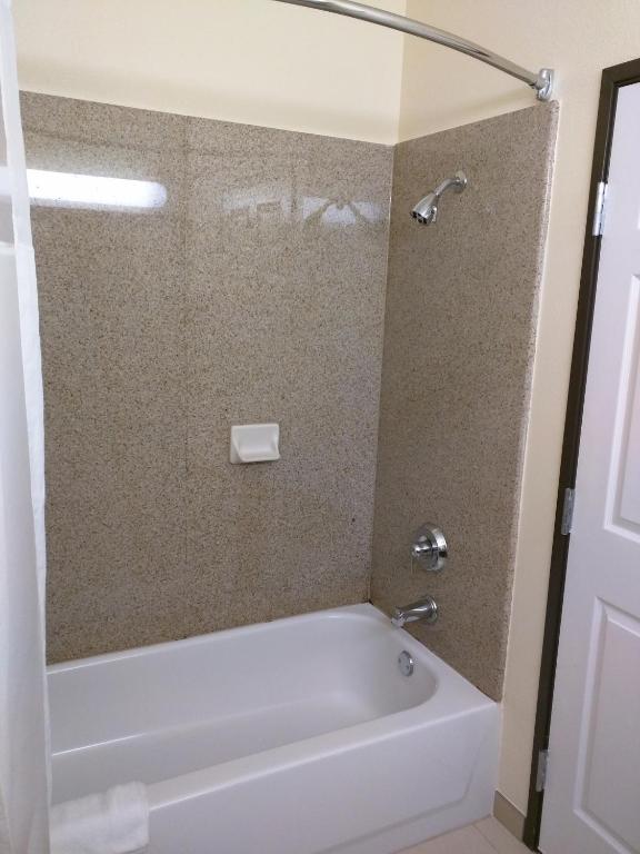 Koupelna v ubytování Hawthorn Suites Irving DFW South