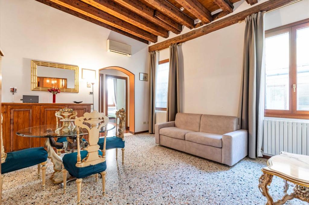 Zona de estar de San Marco Canal View by Bricola Apartments