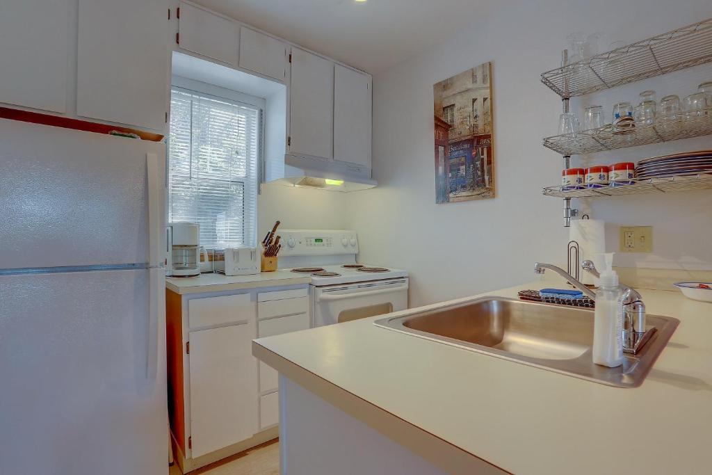 13 Lodge - Two-Bedroom Apartment