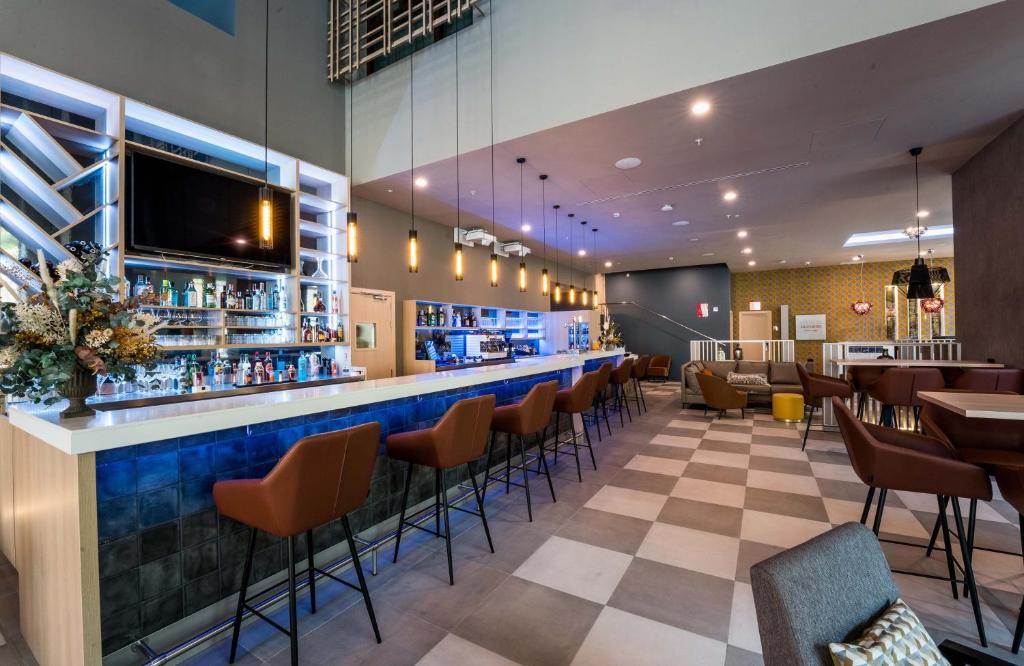 Lounge nebo bar v ubytování Leonardo Royal Hotel Barcelona Fira