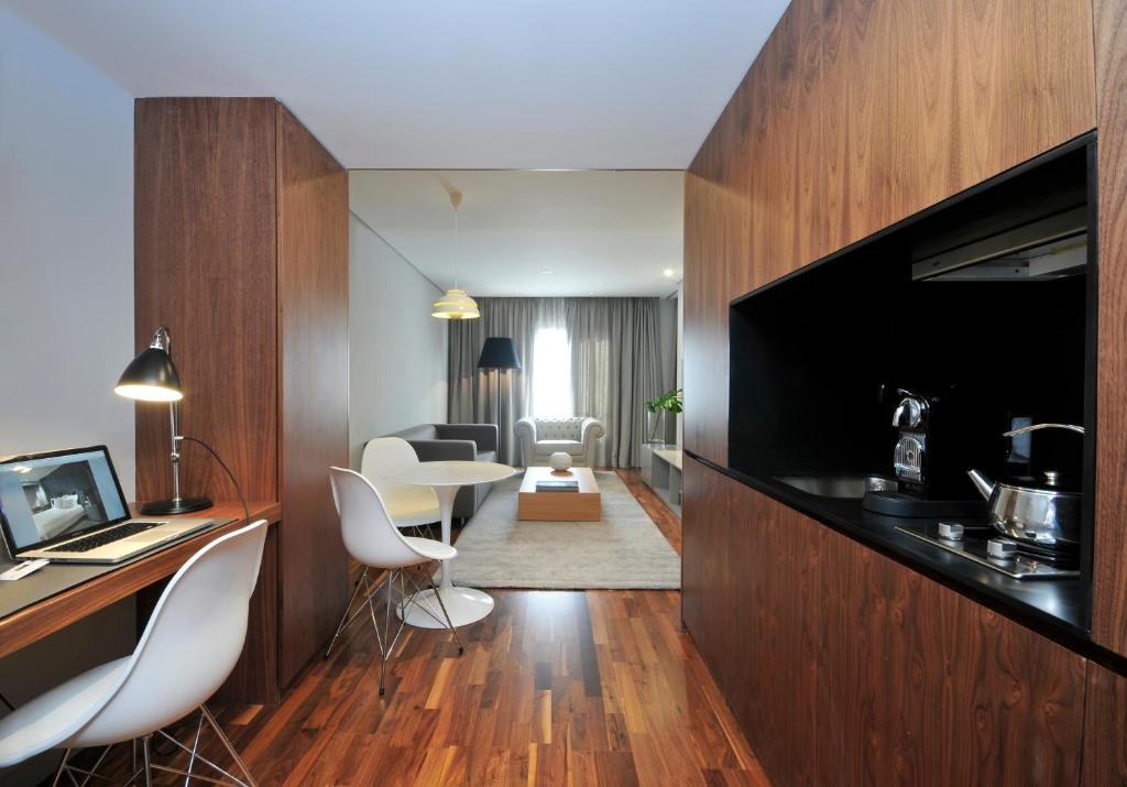 
Family Suite (2 Adults + 2 Children)
