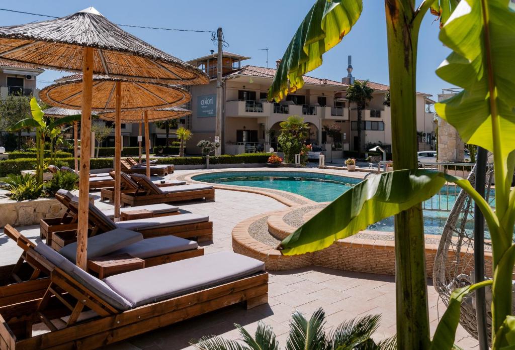 Piscina di Siviris Golden Beach o nelle vicinanze