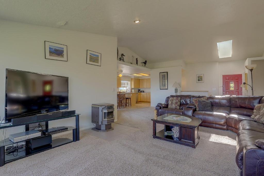 Amber Sunset - Three-Bedroom Holiday Home