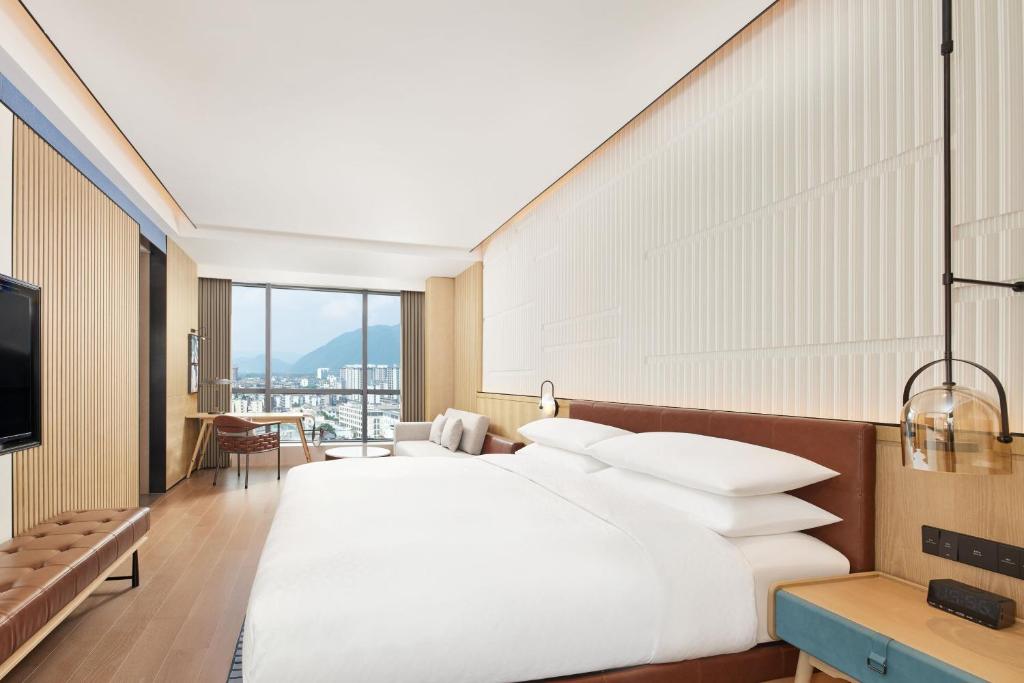 Postel nebo postele na pokoji v ubytování Four Points by Sheraton Xuancheng, Jingxian