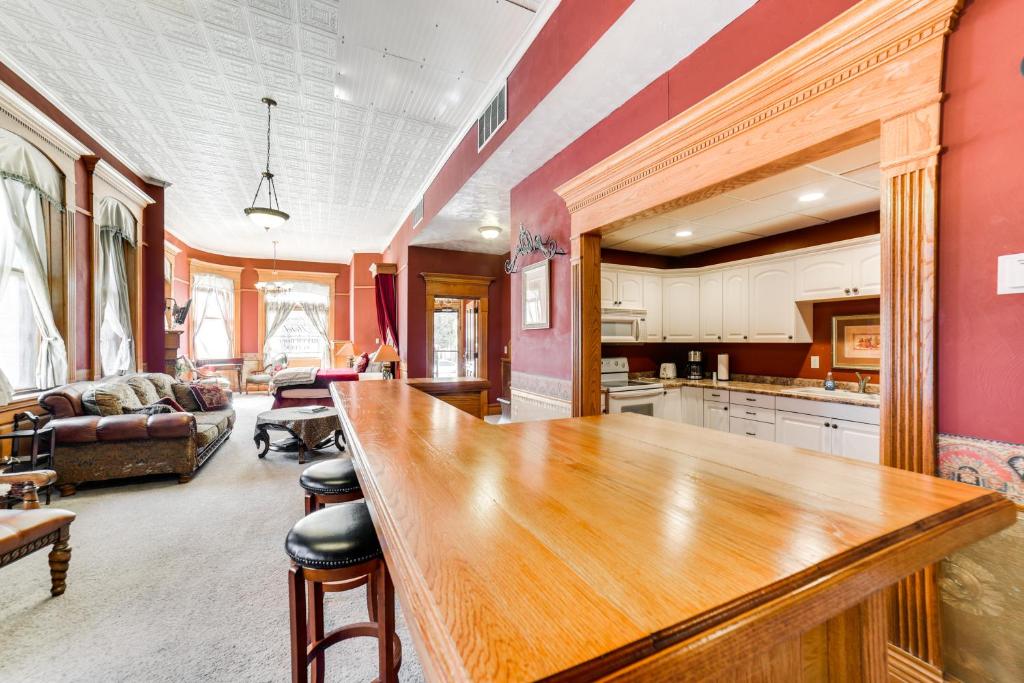 Η κουζίνα ή μικρή κουζίνα στο Downtown Yankton Suite Walk to Restaurants!