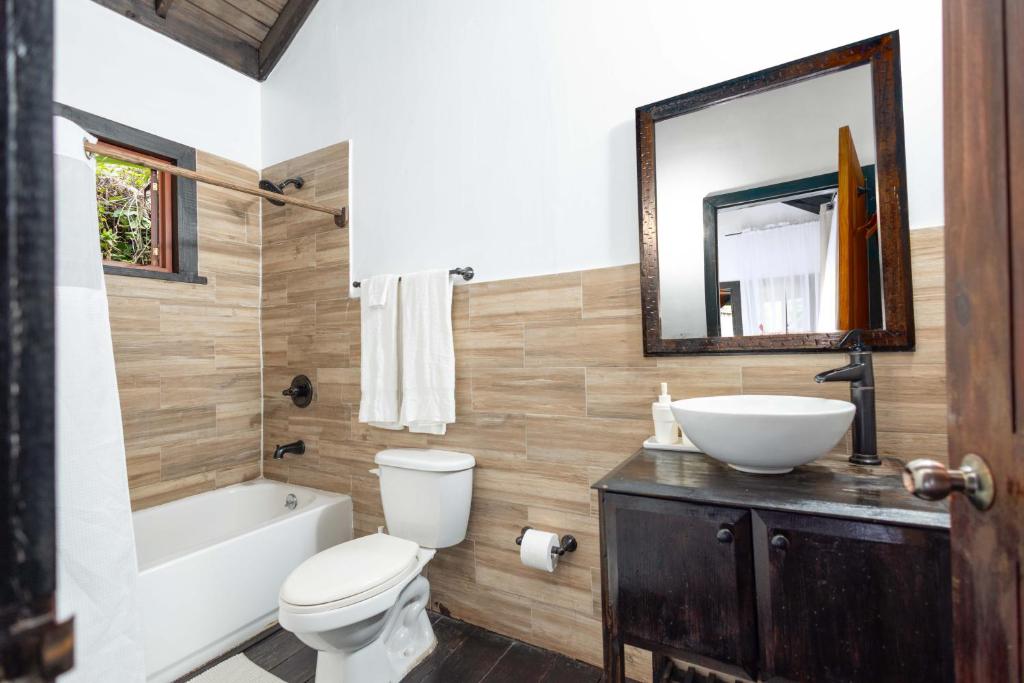 Koupelna v ubytování Serendipity Holistic Resort Spa