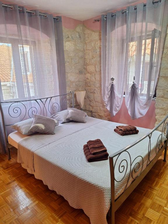 Postel nebo postele na pokoji v ubytování Palace Derossi