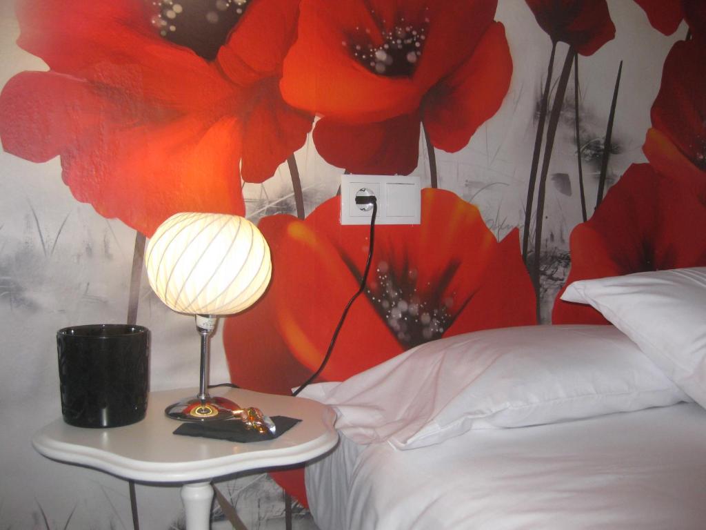 Łóżko lub łóżka w pokoju w obiekcie Casa de las Flores Cazorla