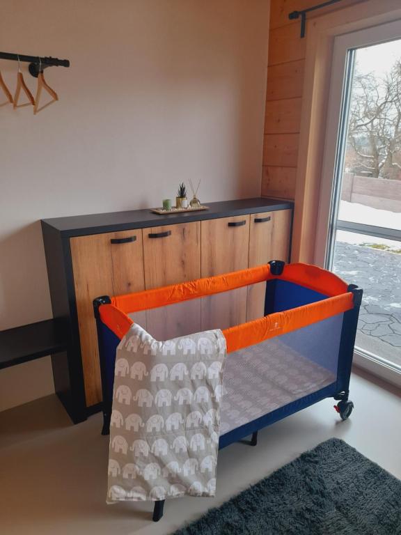 Postel nebo postele na pokoji v ubytování Roubenka Olešná na Moravě