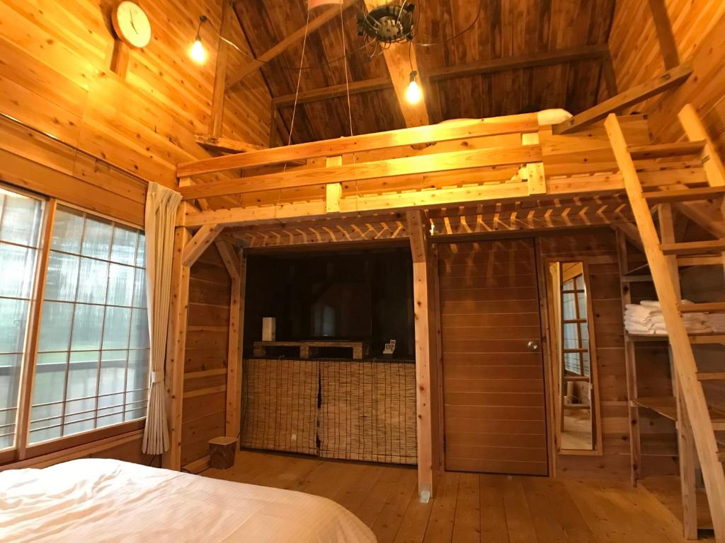 Postel nebo postele na pokoji v ubytování 南箱根ツリーハウス