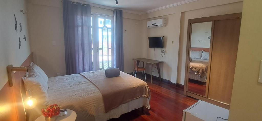Postel nebo postele na pokoji v ubytování Casa Rosa Suítes 5 min de caminhada da PRAIA DA PONTA NGRA