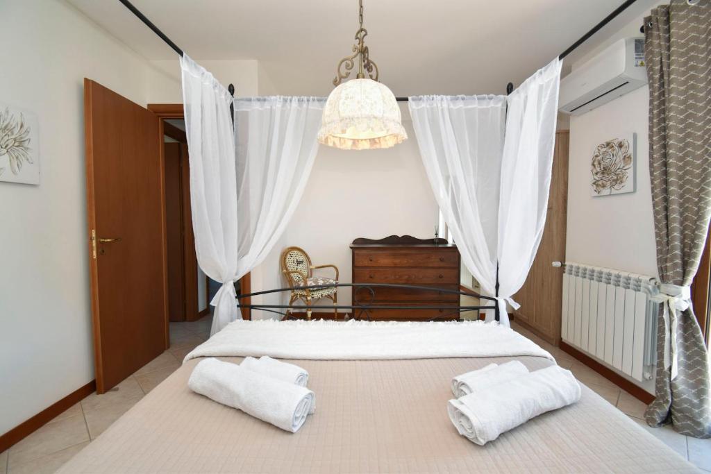 Postel nebo postele na pokoji v ubytování Casa Carini - Villa Vacanze sul Mare con piscina idromassaggio