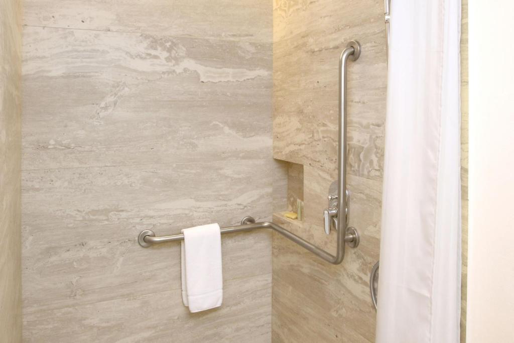 City Express Plus by Marriott Monterrey Centro, Monterrey (precios ...