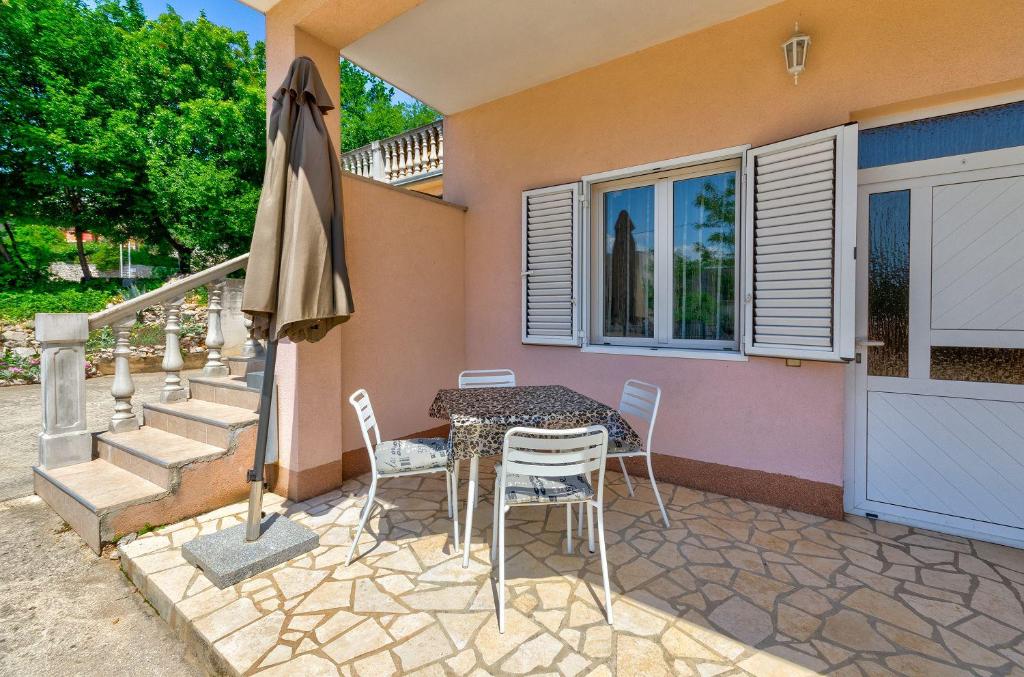 Beschauliches Apartment nur 100 Meter zum Strand mit privater Terrasse, Parkplatz