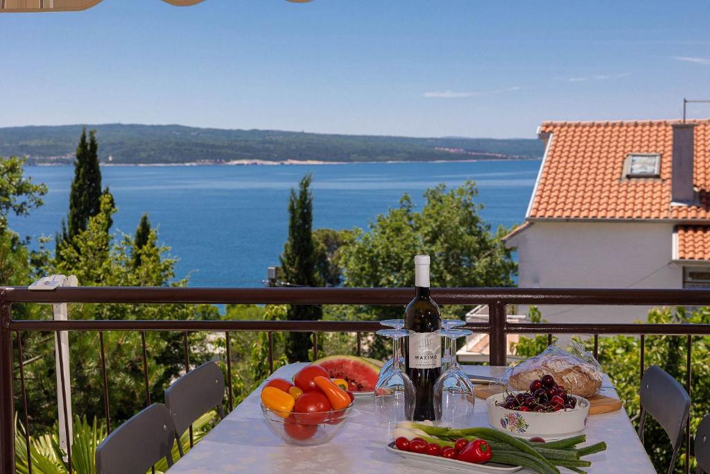 Mediterranes Apartment nur 150 Meter zum Strand mit Meerblick, Grillbereich, Privatparkplatz, WiFi - Housity