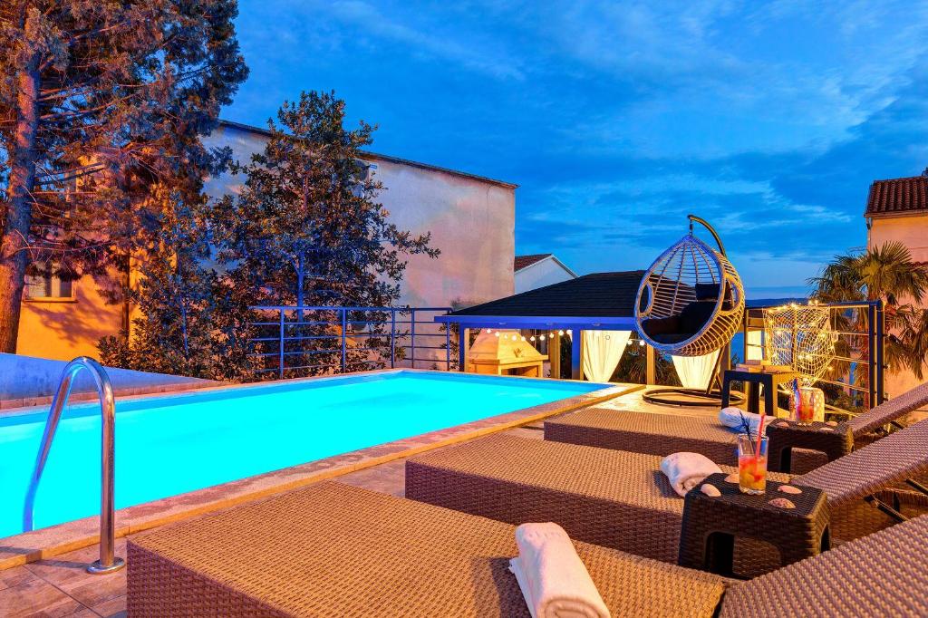Malerisches Apartment nur 150 Meter zum Strand mit Jacuzzi, Pool, Meerblick, Billard