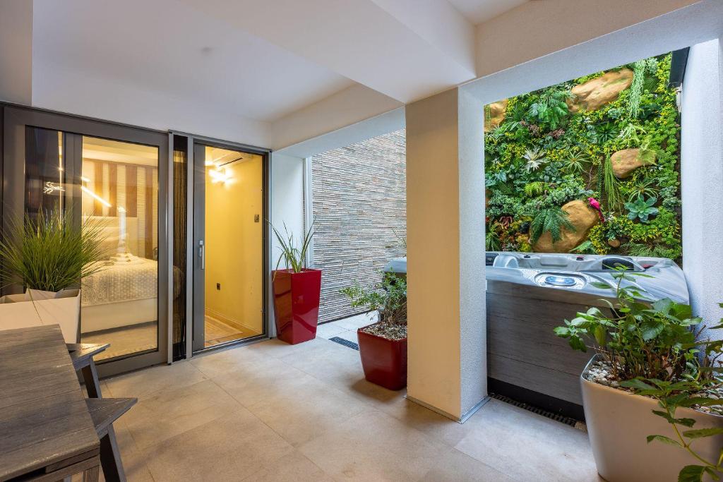 Aed väljaspool majutusasutust Extravagantes Apartment mit Whirlpool, Lounge-Bereich, Grill, Waschmaschine