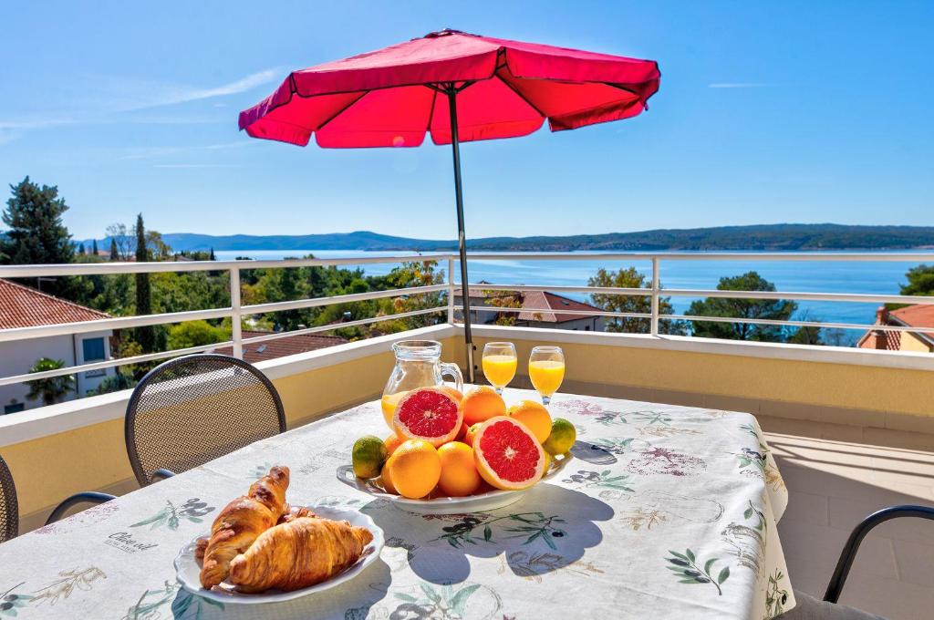 Einzigartiges Apartment nur 100 Meter zum Sandstrand mit grosser Dachterrasse, Meerblick, Waschmaschine