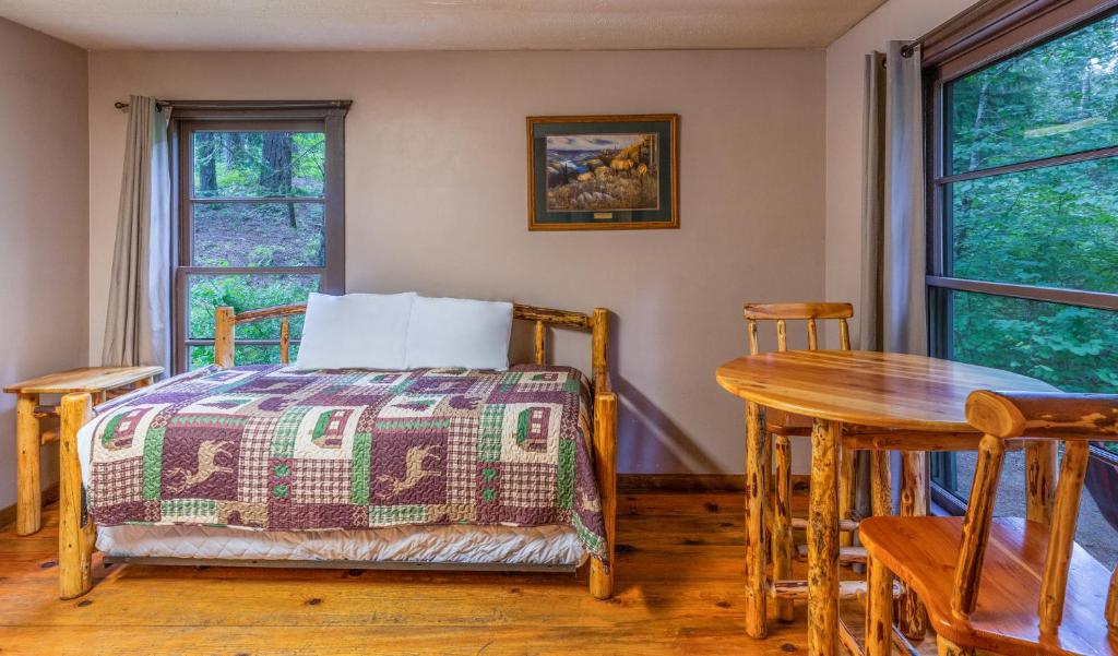 Postel nebo postele na pokoji v ubytování Union Creek Resort