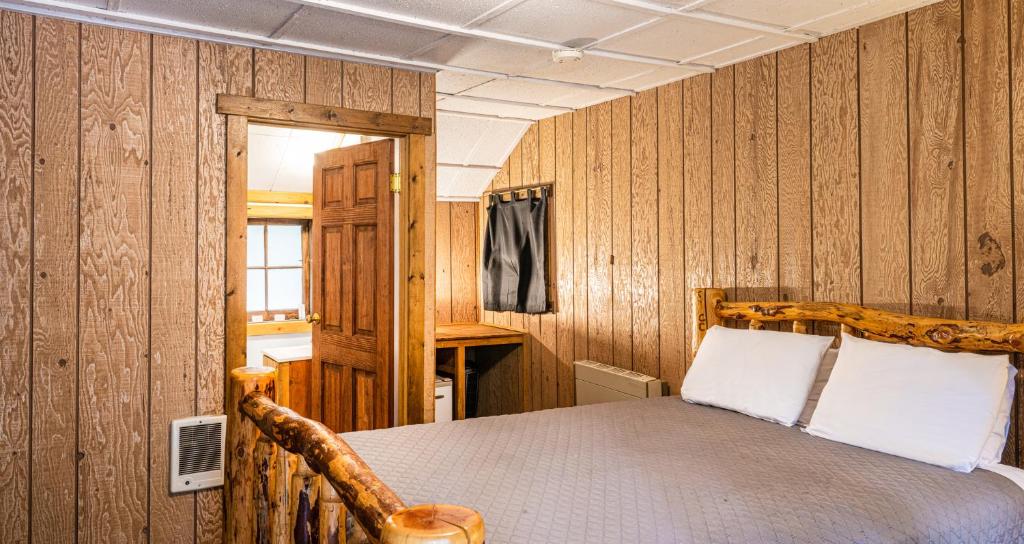 Postel nebo postele na pokoji v ubytování Union Creek Resort